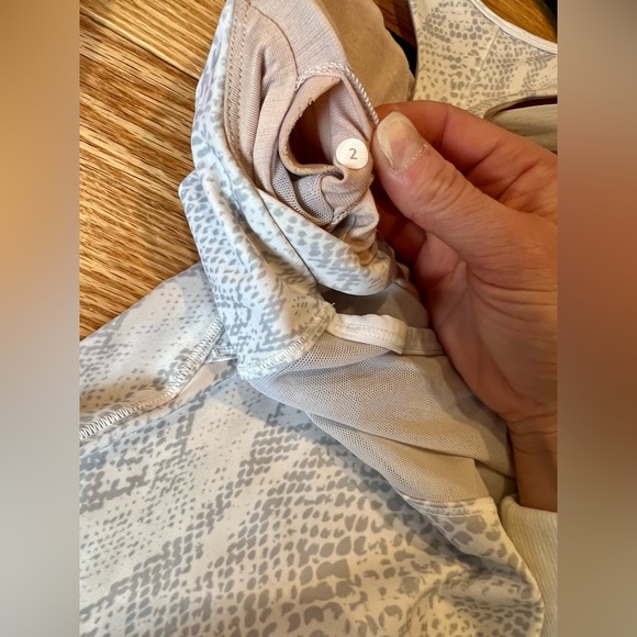 Lululemon Mesh with me Tank - white- size 2- great condition - Picture 9 of 9